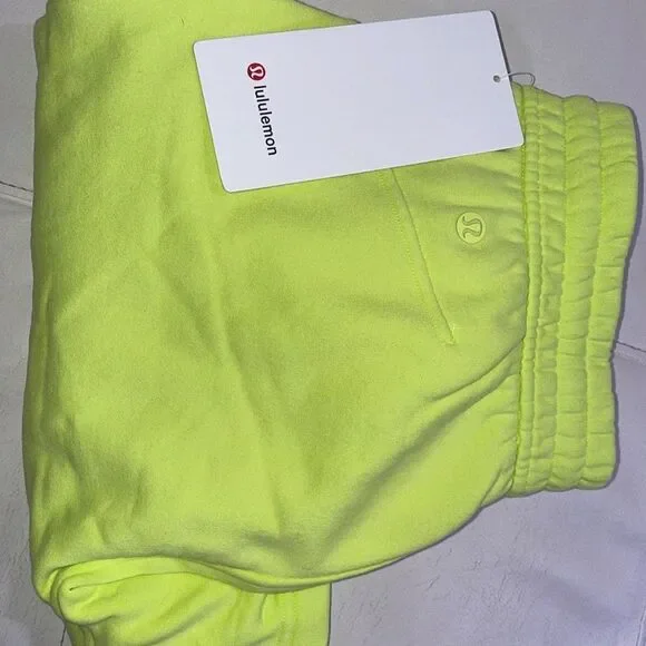 LULULEMON Loungeful High-Rise Short 4" ELECTRIC LEMON YELLOW SIZE 4 Fleece NWT - Picture 1 of 6